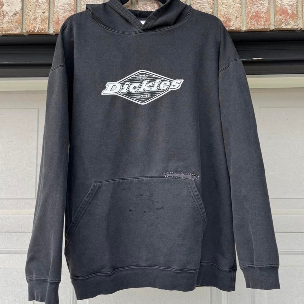BLACK DICKIES MENDED PULLOVER GRAPHIC HOODIE